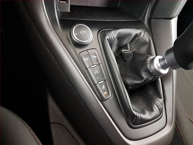 Ford Focus (2018) ST-Line 1.5 EcoBoost, Navi - fotka 13 z 18
