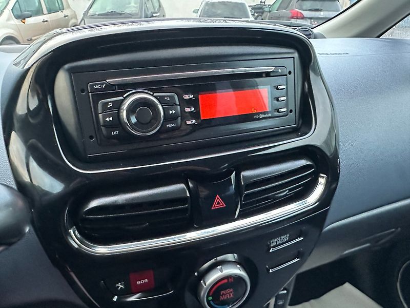 Peugeot iOn (2015) 49Kw - fotka 16 z 21
