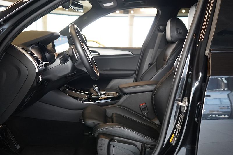 BMW X3 30e xDrive, M Sport, Head-up - fotka 17 z 42
