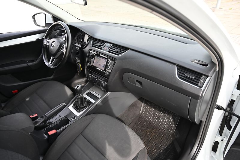 Škoda Octavia 1.6TDI 77KW Edition 4/2015 - fotka 26 z 39