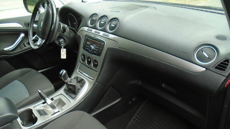 Ford Galaxy 2.0 benzin 107 kw Facelift - fotka 8 z 34