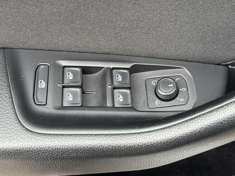Volkswagen Passat (2021) Variant 2.0 TDI DSG Business - fotka 11 z 34