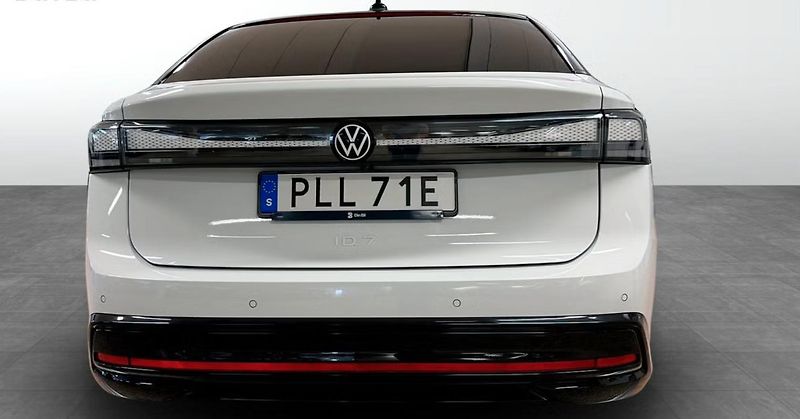 Volkswagen ID.7 Pro SoH 100% 360k Masáž Tažné  - fotka 6 z 14