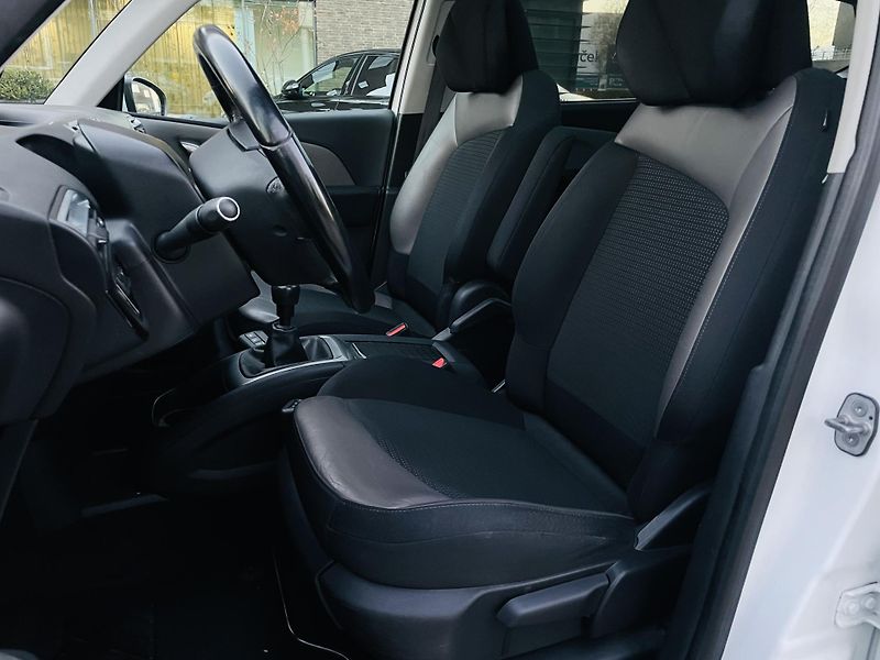 Citroën Grand C4 Picasso 2.0HDi MANUÁL 7MÍST KAMERY 360 - fotka 30 z 52