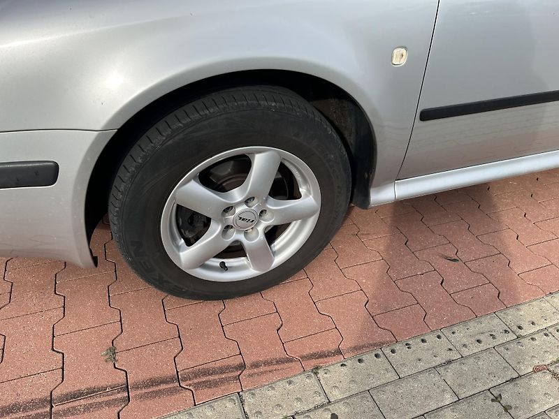 Škoda Octavia 1.9 TDi Tour - fotka 26 z 29