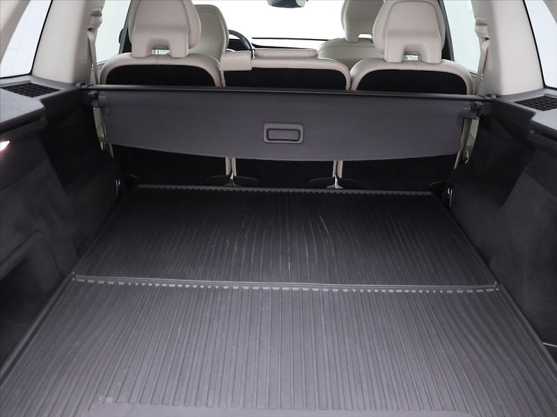 Volvo XC90 2,0 D5 177kW AWD CZ Inscriptio - fotka 10 z 36