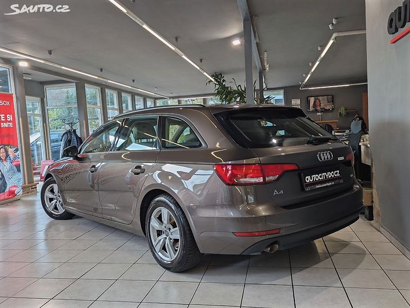 Audi A4 AVANT 2.0 TDi BIXENONY, PDC - fotka 22 z 22