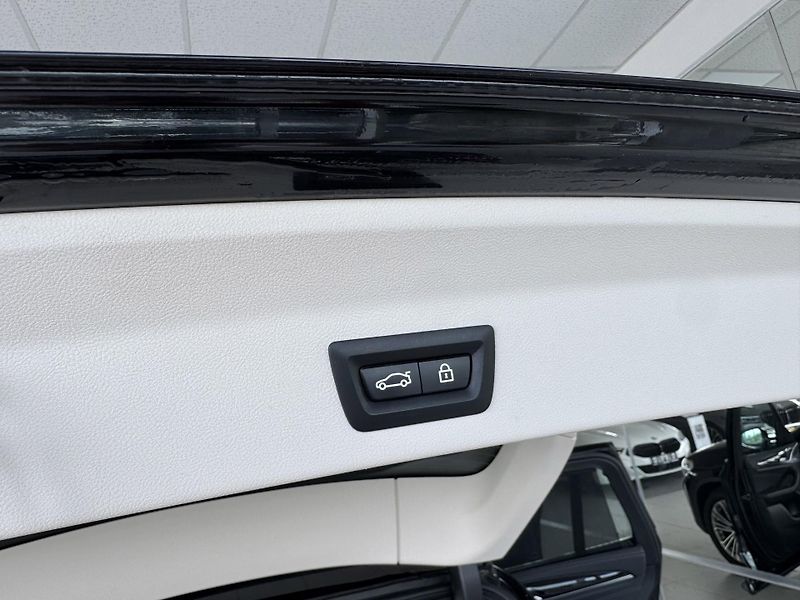 BMW X3 30d xDrive*Head-Up*360Kam*Pano - fotka 34 z 40