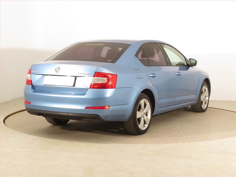 Škoda Octavia (2013) 2.0 TDI, Automat, Xenony - fotka 5 z 15