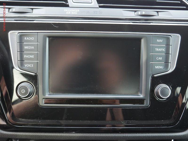 Volkswagen Touran (2016) 2.0TDi, ČR, Highline, LED - fotka 12 z 19