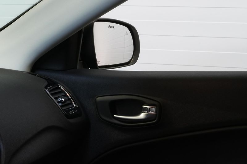 Jeep Compass 1,4T,ČR,4x4,Limited,BEATS - fotka 12 z 32