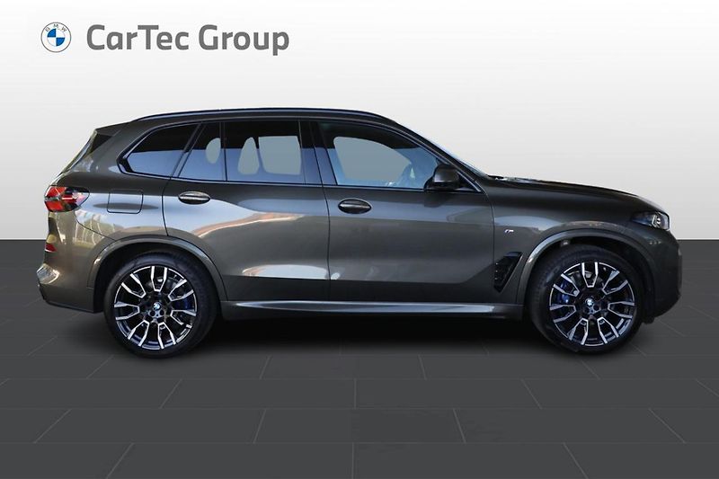 BMW X5 xDrive30d - fotka 7 z 35