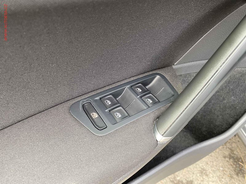 Volkswagen Golf (2017) 1.5 TSi, Sound, LED, navi, - fotka 13 z 18