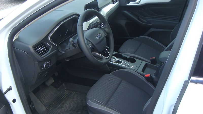 Ford Focus (2018) Trend Edition Plus 1.0EcoBoost - fotka 9 z 30