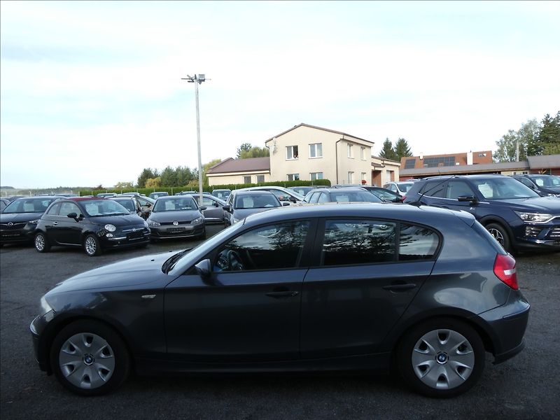 BMW Řada 1 1,6 i 85kW serviska, 2.majitel - fotka 5 z 40