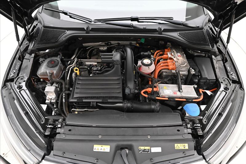 Škoda Octavia 1,4 TSI iV 150kW DSG Style Zár - fotka 9 z 31