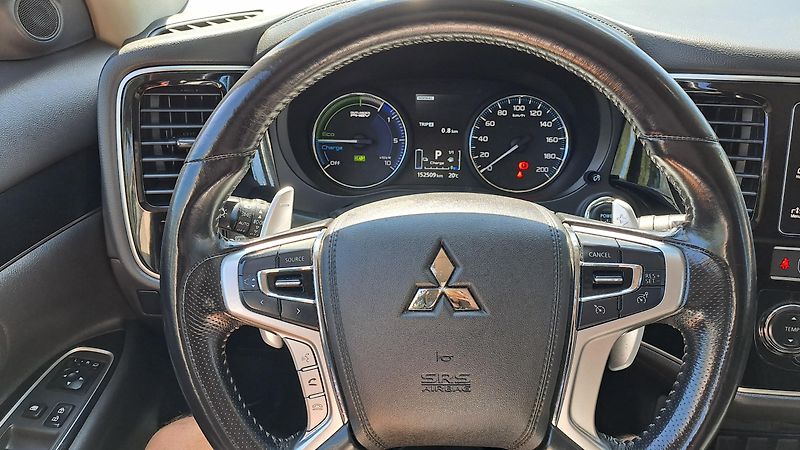 Mitsubishi Outlander 2.4 PHEV 4WD Business - fotka 23 z 28