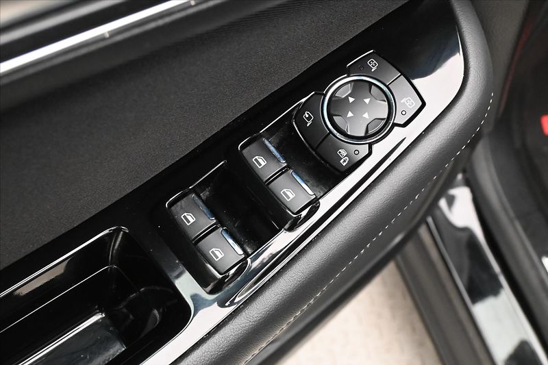 Ford Galaxy 2,0 EcoBlue 140 kW AT8 Titaniu - fotka 26 z 34