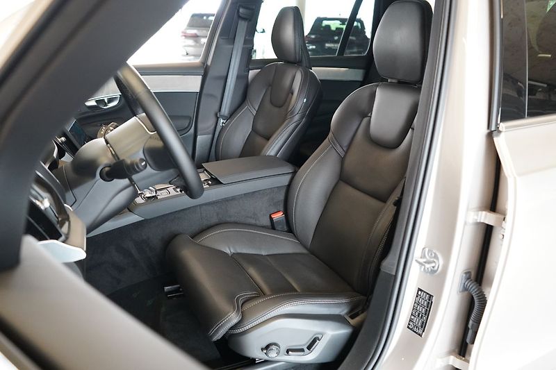 Volvo XC90 T8 AWD PLUS, Ventilace, 360° - fotka 19 z 48