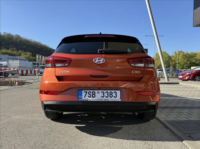 Hyundai i30 1,5 i  HB FL Family Climate - fotka 6 z 25
