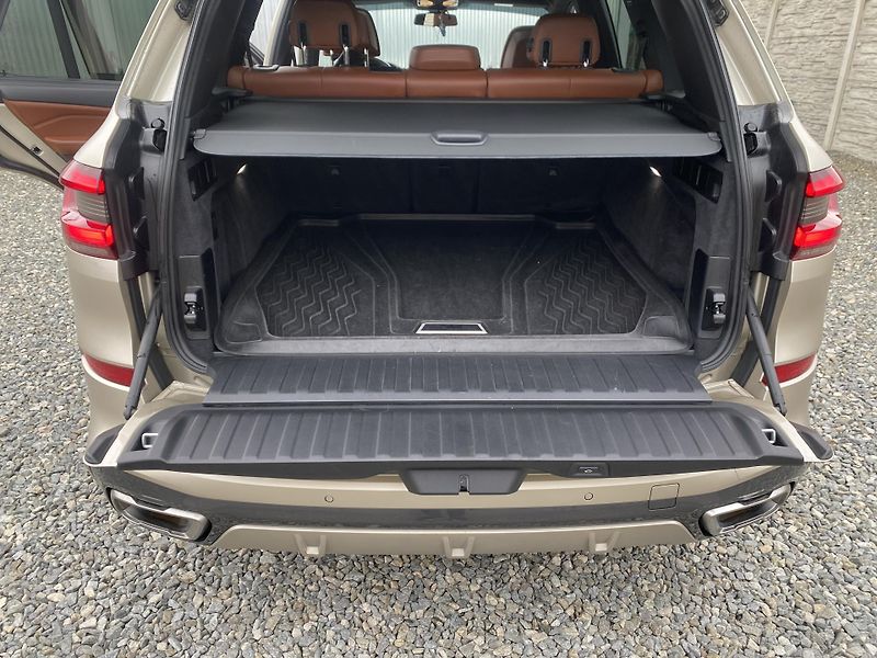 BMW X5 M50XD 4x4 400PS CZ DPH FULL 1A - fotka 115 z 171