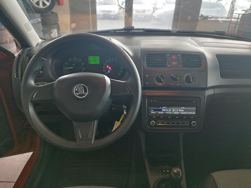 Škoda Fabia (2014) 1,2i 44KW KLIMA NOVÉ ROZVODY - fotka 20 z 23