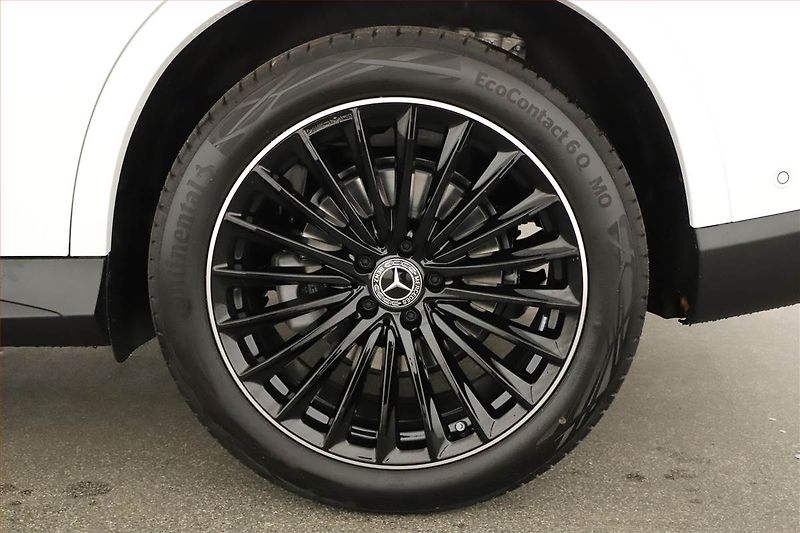 Mercedes-Benz GLC (2025) 200 4MATIC, AMG Line - fotka 27 z 30