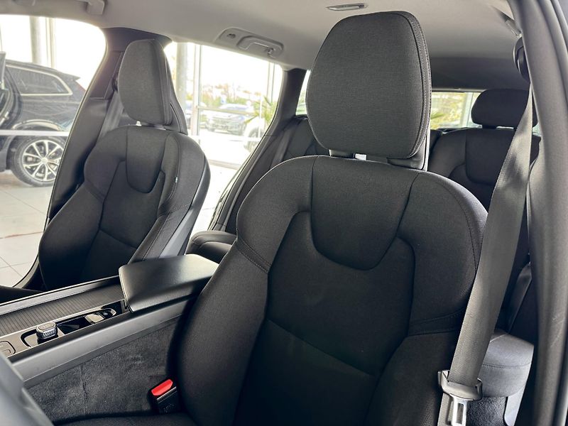 Volvo V60 B4 AUT*145kW*KeyLess*Tažné - fotka 14 z 31