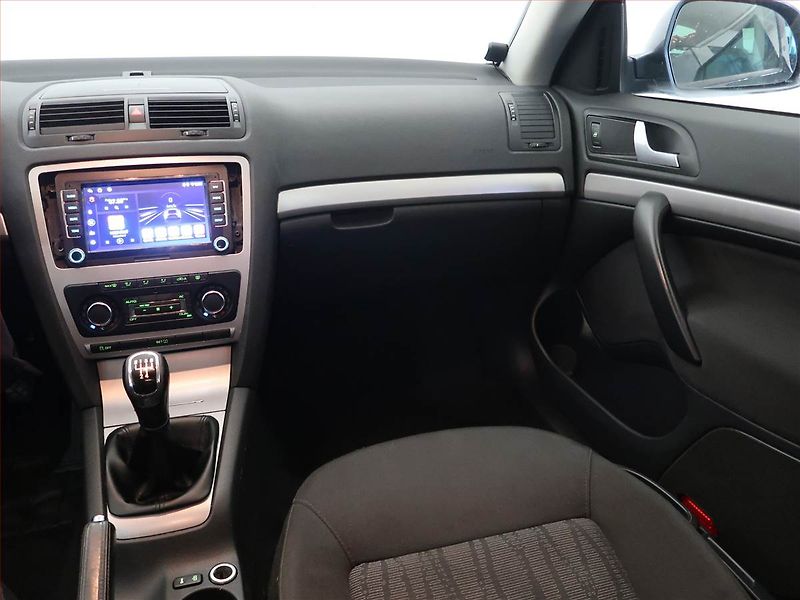 Škoda Octavia (2011) 1.6 TDI, nová STK, Tažné - fotka 8 z 12