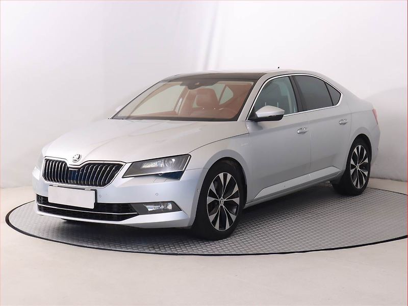 Škoda Superb (2016) 2.0 TSI, 4X4, Automat, Kůže - fotka 2 z 22