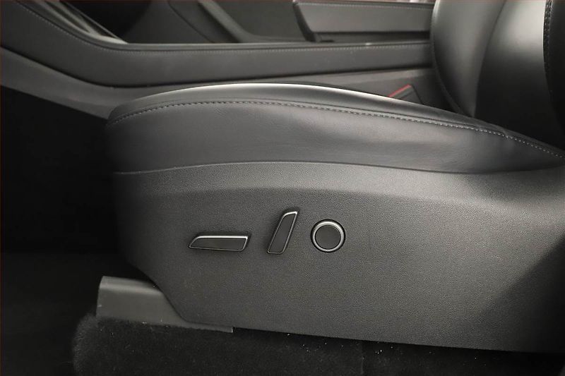 Tesla Model Y (2023) Long Range AWD 79kWh, SoH 92% - fotka 21 z 26