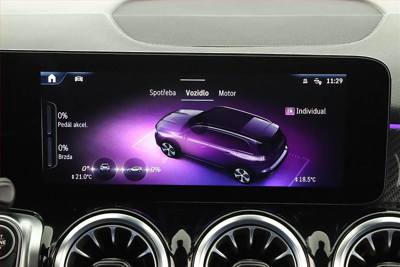 Mercedes-Benz GLB (2024) 200 d 4MATIC - fotka 18 z 21
