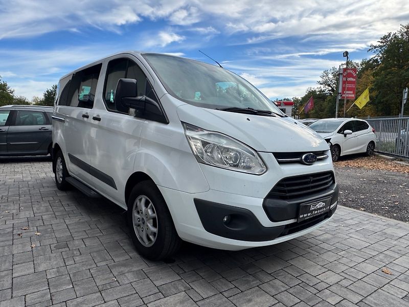 Ford Tourneo Custom (2013) 2.2 TDCi Trend, 8míst - fotka 4 z 30