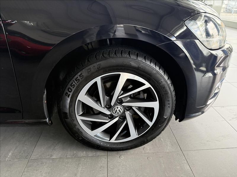 Volkswagen Golf 1,5   TSI 110kW,SOUND,SERVISKA - fotka 27 z 27