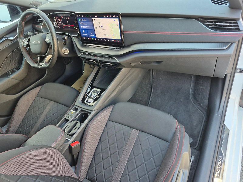 Škoda Octavia (2025) RS 2.0 TSI 195kW - fotka 25 z 30