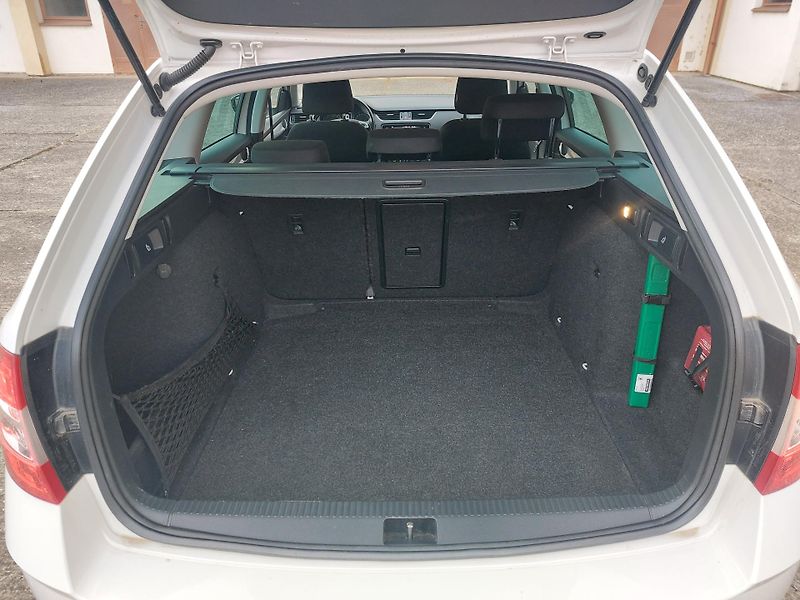 Škoda Octavia 1,6 TDi 85kw Ambition ČR Nav. - fotka 16 z 18