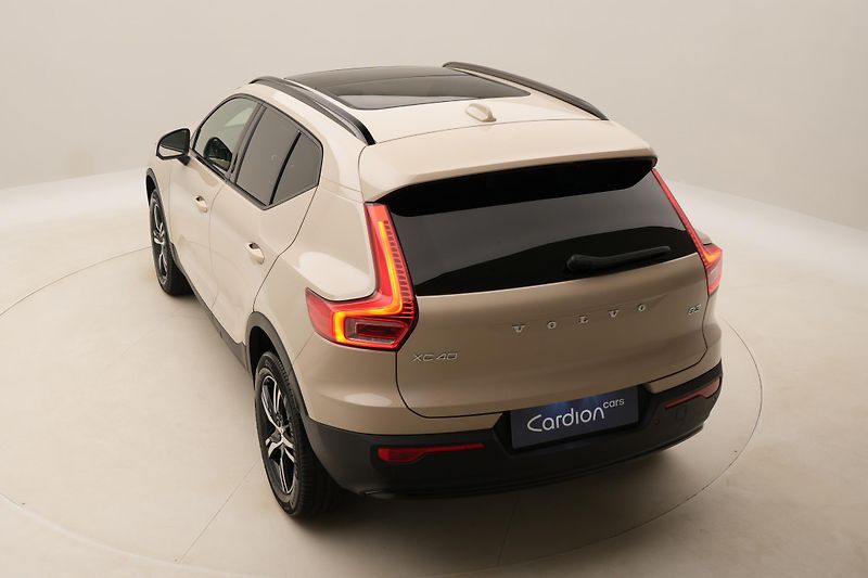Volvo XC40 (2026) B3 AUT DARK PLUS - fotka 17 z 60