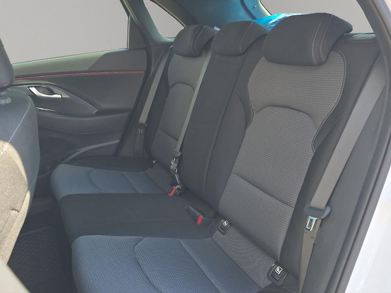 Hyundai i30 (2023) Comfort 1.5i 81kw, serv. kniha - fotka 22 z 24