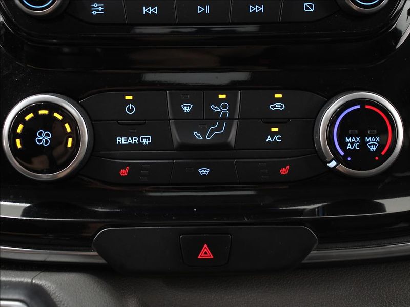 Ford Tourneo Custom 2,0 EB 136kW AT Titan.X 1.maj. - fotka 21 z 25