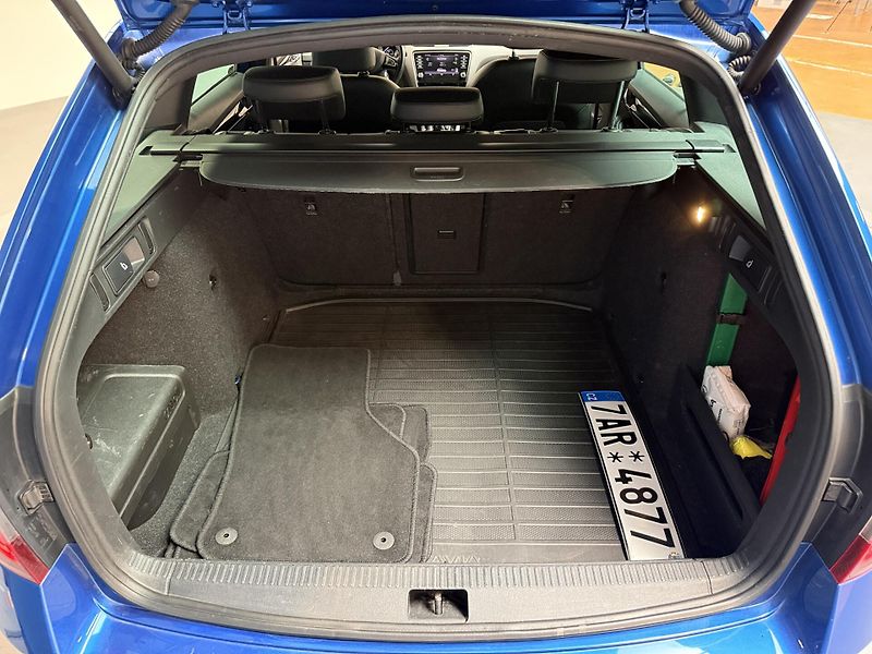 Škoda Octavia 2.0 TDI 110kW DSG L&K Combi - fotka 14 z 16