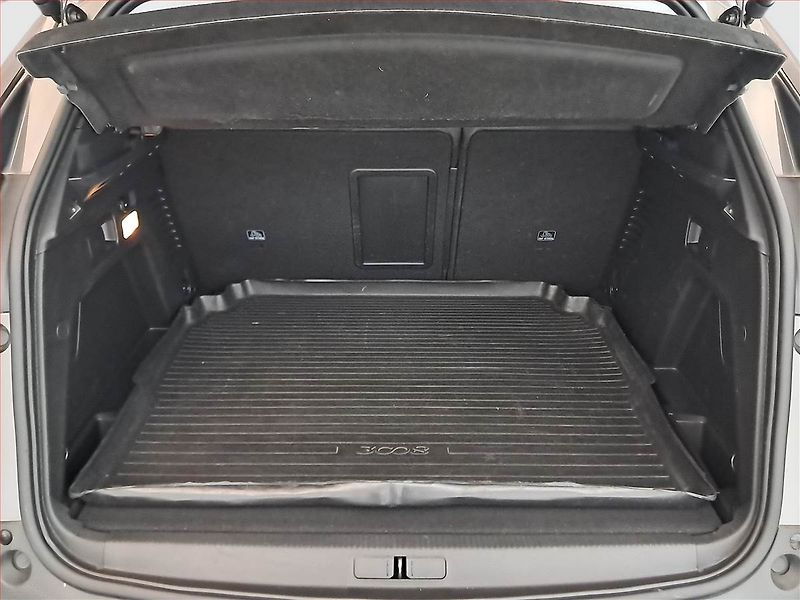 Peugeot 3008 (2021) 1.5 BlueHDi, Automat, ČR,1.maj - fotka 14 z 22