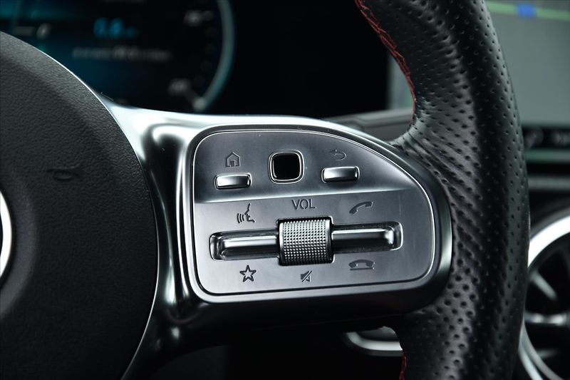 Mercedes-Benz Třídy A 200 120kW AMG SERVIS. KNIHA ČR - fotka 15 z 26