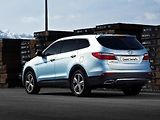 Hyundai Grand Santa Fe.