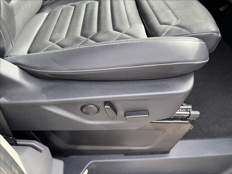 Ford Tourneo Custom 2,0 EcoBlue 125kW Titanium L1 - fotka 24 z 54