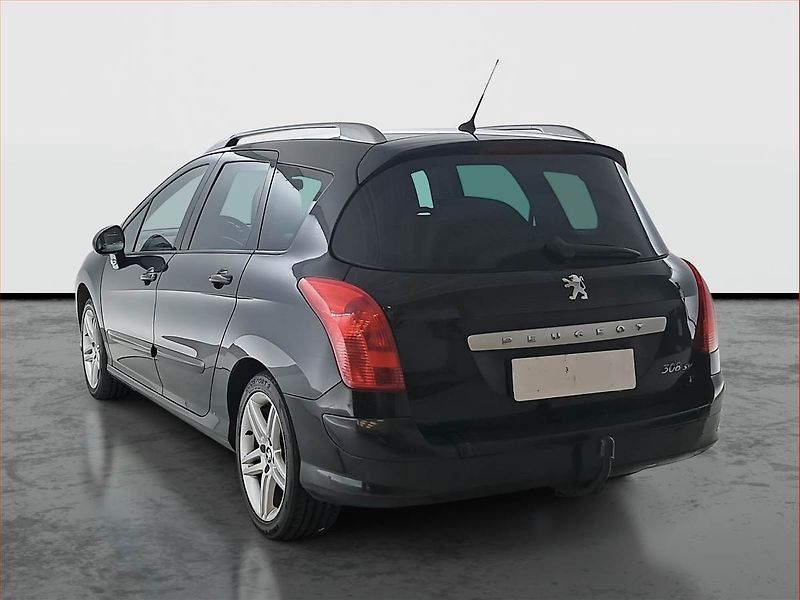Peugeot 308 (2010) 1.6 HDi, 7 míst, Tažné - fotka 4 z 17