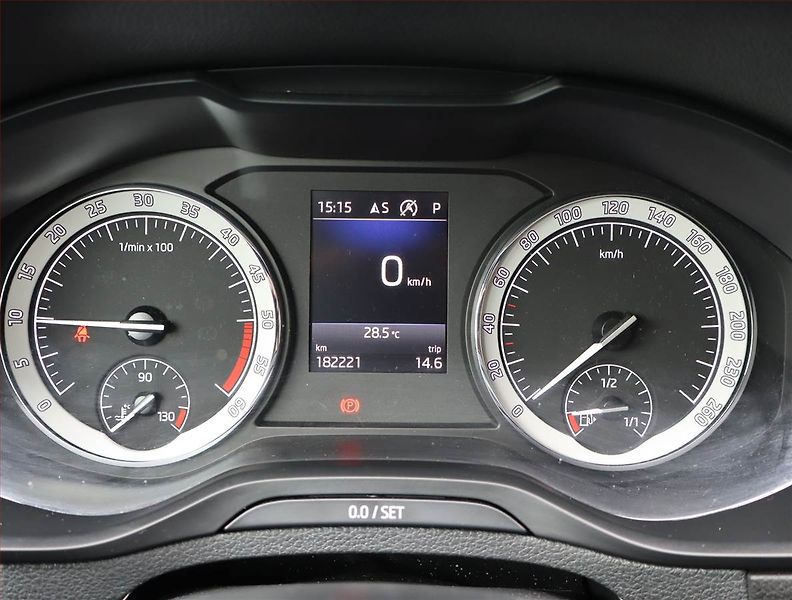 Škoda Karoq (2018) 1.6 TDI, Automat, Navi - fotka 11 z 20