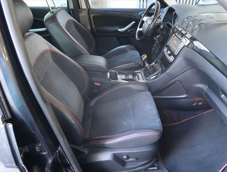 Ford S-MAX (2008) Titanium 2.2 TDCi - fotka 9 z 15