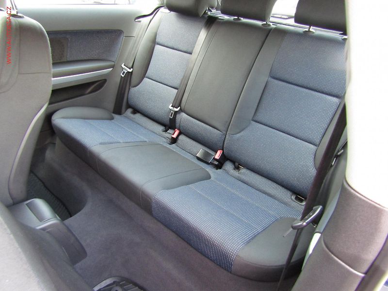 Audi A3 (2006) 1.6i, AC, výhřev.sed - fotka 10 z 14