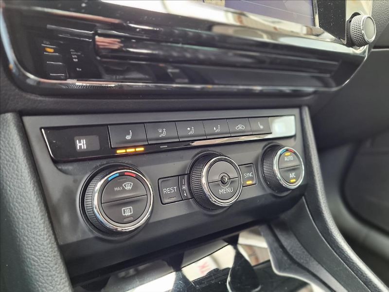 Škoda Superb III 2.0TD*NAV*EL.KUFR*SERV - fotka 14 z 29