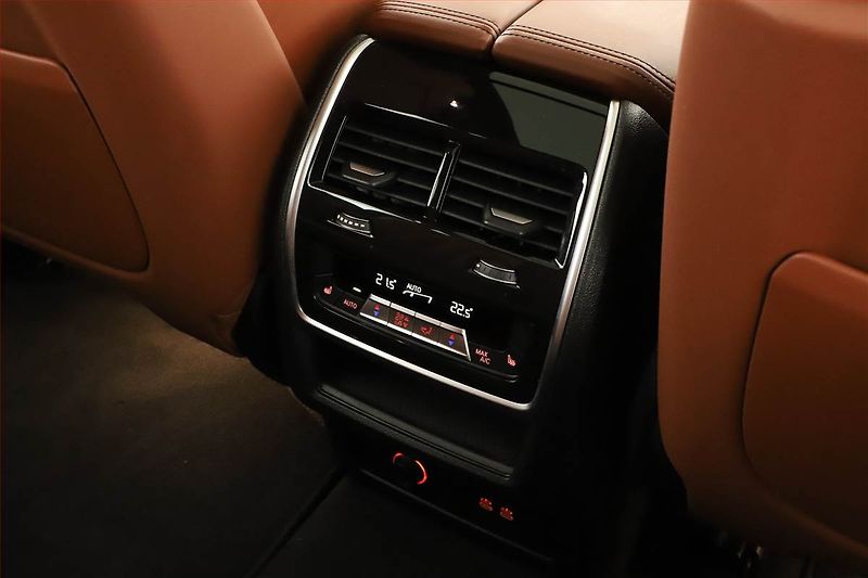 BMW X7 (2023) xDrive40d, Head Up, Vzduch - fotka 24 z 31